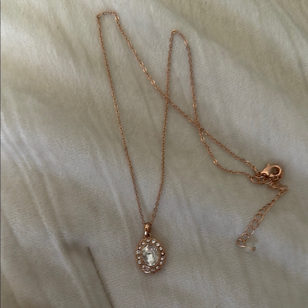 Elegant Gold Necklace with Crystal Pendant